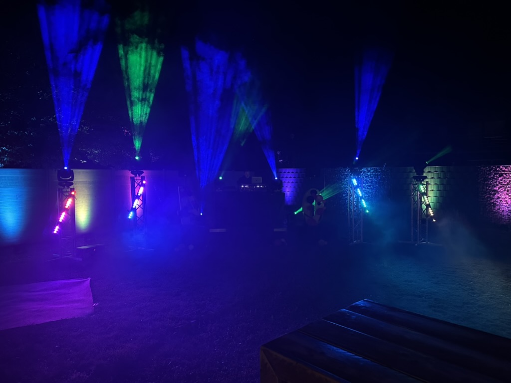 Hochzeit 2025 - Gäste beim Feiern